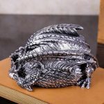 Accessoire fumeur queue de dragon, cendrier original